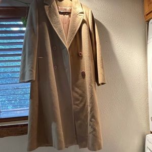 Gorgeous 100% cashmere coat